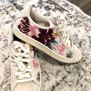 Puma suede embroidered athletic shoes W size 8